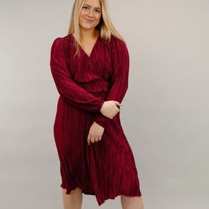 NWT Gilli Standing Ovation Maroon Midi Dress